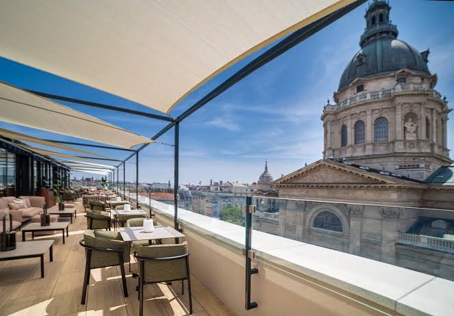 ISSEI Skybar terasza a Szent István-bazilikára néző kilátással